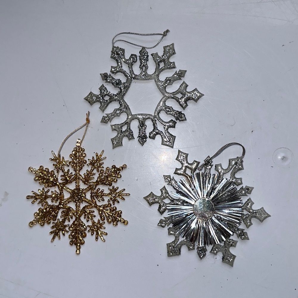 3 vintage plastic snowflake Christmas tree ornaments- 2 silver & 1 gold‎